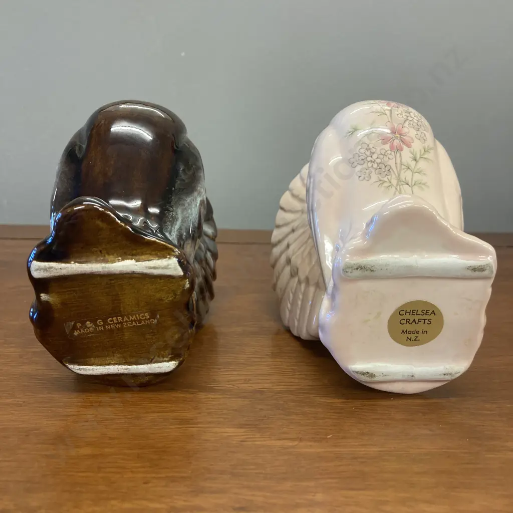 Pair of Vintage New Zealand Ceramic Pigeon Vases. 13 x 10cm Image 1++
